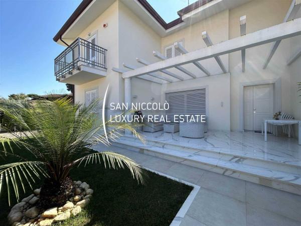 casa indipendente in vendita a Pietrasanta in zona Tonfano