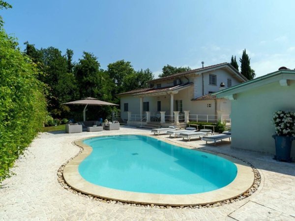 casa indipendente in vendita a Pietrasanta in zona Marina di Pietrasanta