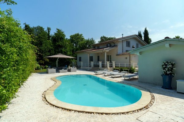 casa indipendente in vendita a Pietrasanta in zona Marina di Pietrasanta