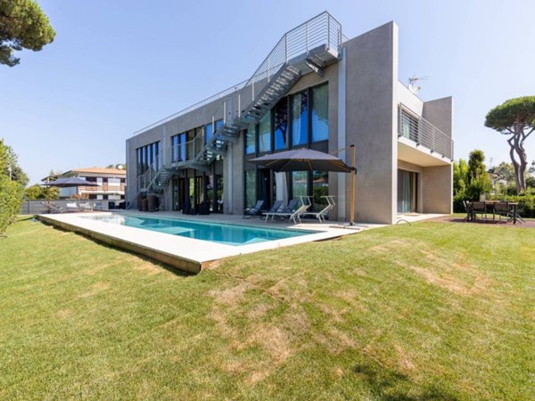 casa indipendente in vendita a Pietrasanta in zona Marina di Pietrasanta