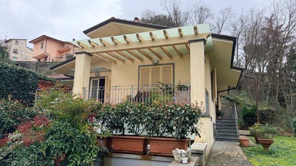 casa indipendente in vendita a Pietrasanta in zona Capriglia
