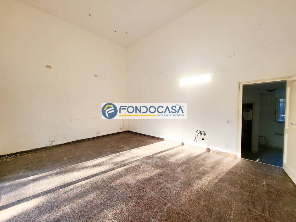 negozio in vendita a Pietrasanta in zona Tonfano