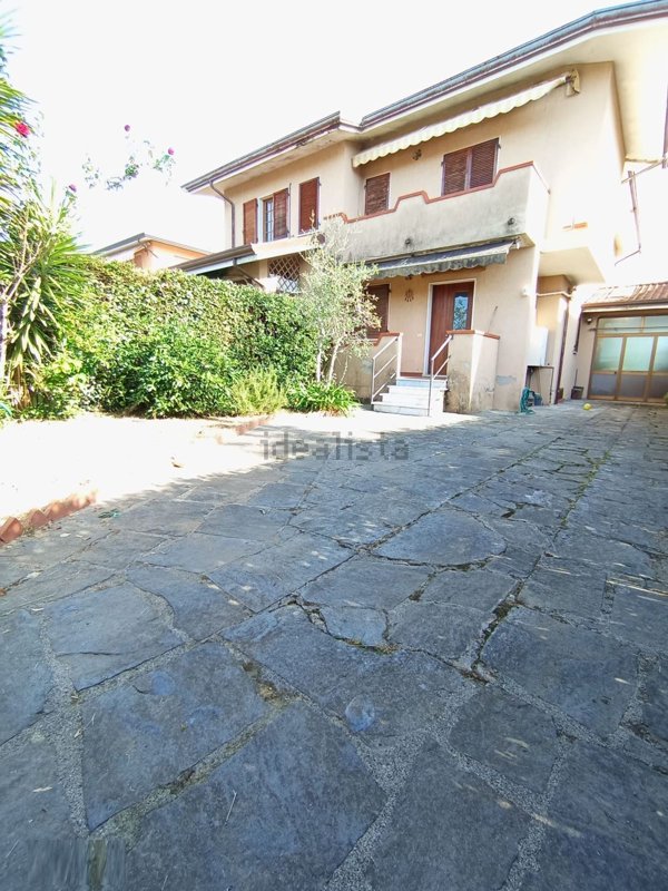 casa indipendente in vendita a Pietrasanta in zona Crociale