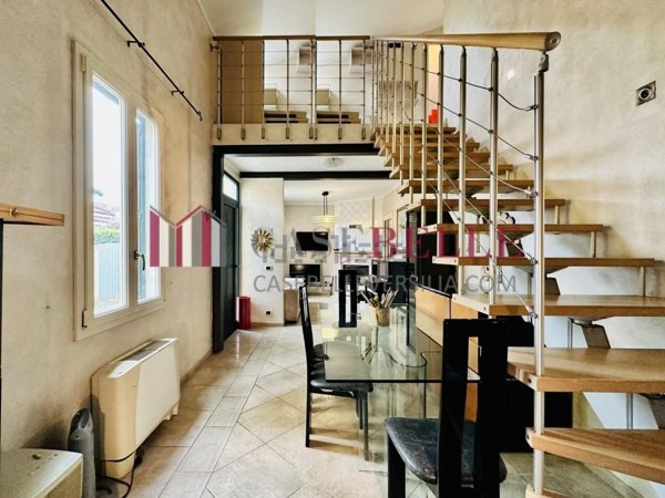 intera palazzina in vendita a Pietrasanta in zona Vignone