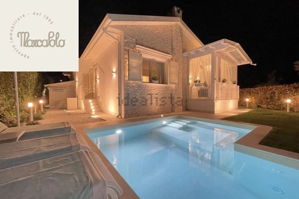 casa indipendente in vendita a Pietrasanta in zona Tonfano