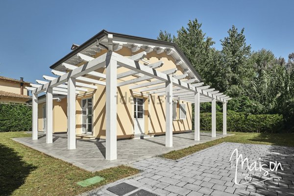 pentavano in vendita a Pietrasanta