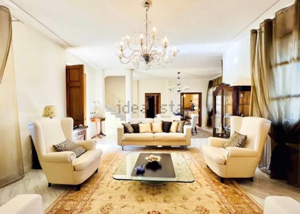 casa indipendente in vendita a Pietrasanta in zona Fiumetto