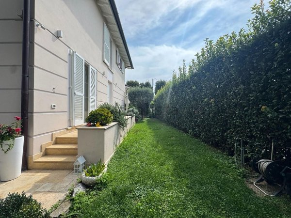 casa indipendente in vendita a Pietrasanta