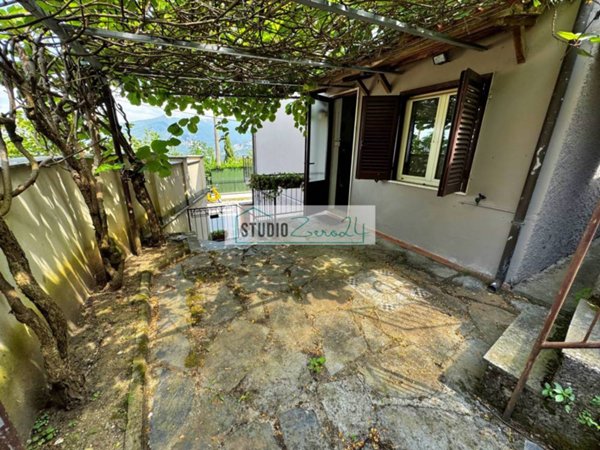 casa indipendente in vendita a Pietrasanta in zona Capriglia