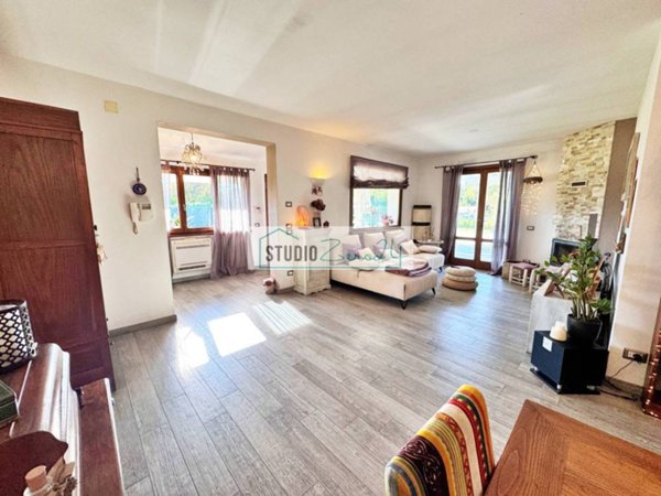 casa indipendente in vendita a Pietrasanta in zona Tonfano