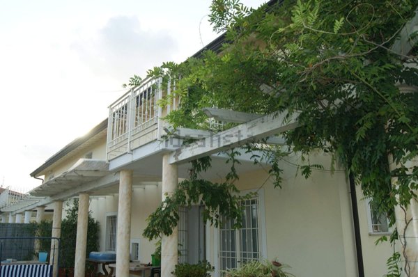 casa indipendente in vendita a Pietrasanta in zona Fiumetto