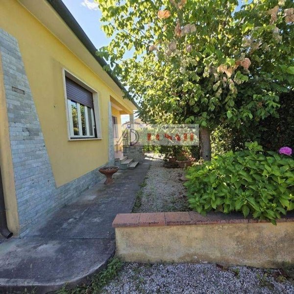 casa indipendente in vendita a Pietrasanta