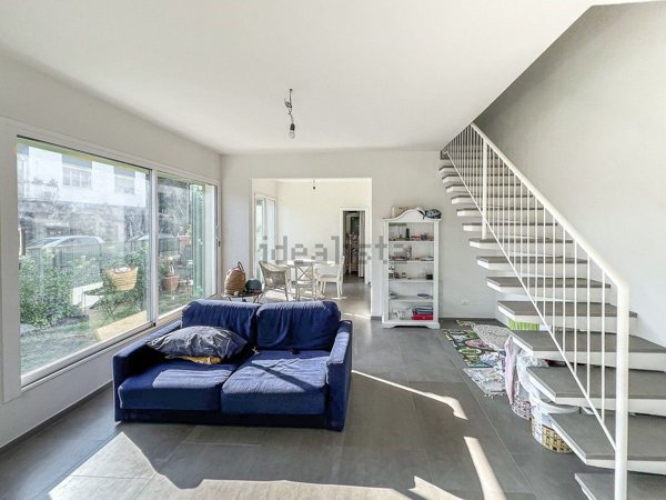 casa indipendente in vendita a Pietrasanta in zona Tonfano