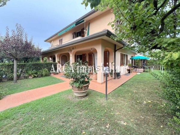 casa indipendente in vendita a Pietrasanta