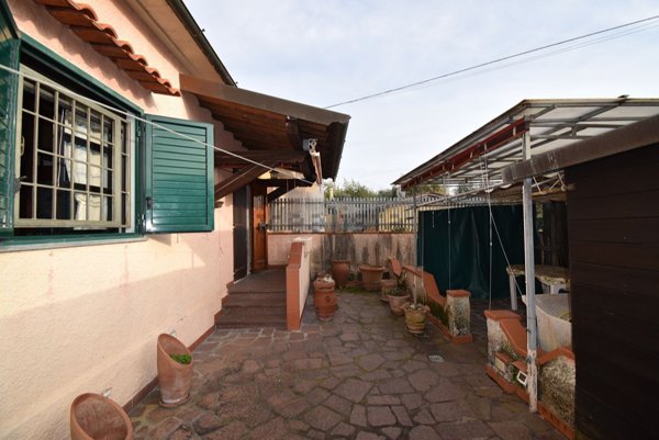 appartamento in vendita a Pietrasanta in zona Strettoia