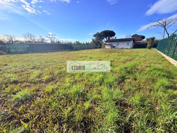 casa indipendente in vendita a Pietrasanta in zona Marina di Pietrasanta