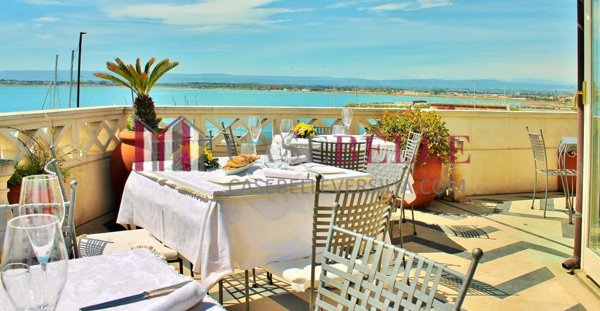 negozio in vendita a Pietrasanta in zona Tonfano