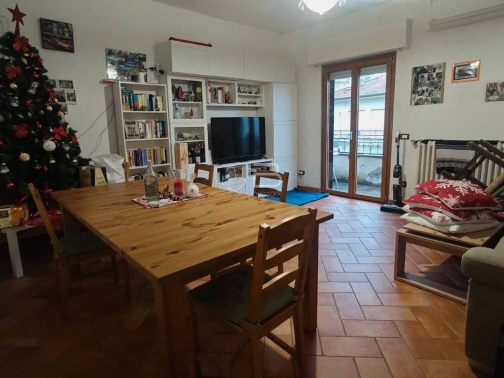 casa indipendente in vendita a Pietrasanta in zona Strettoia