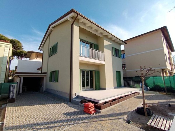 casa indipendente in vendita a Pietrasanta in zona Marina di Pietrasanta