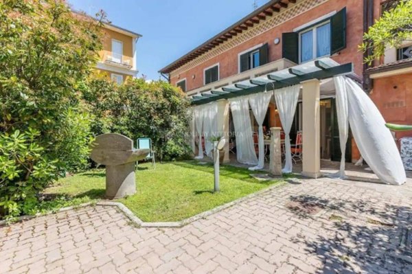 casa indipendente in vendita a Pietrasanta in zona Fiumetto