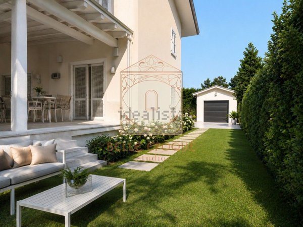 casa indipendente in vendita a Pietrasanta in zona Motrone