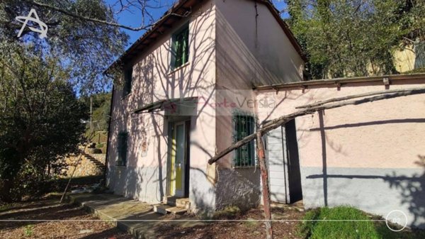 casa indipendente in vendita a Pietrasanta in zona Capriglia