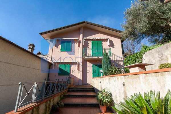 casa indipendente in vendita a Pietrasanta in zona Solaio