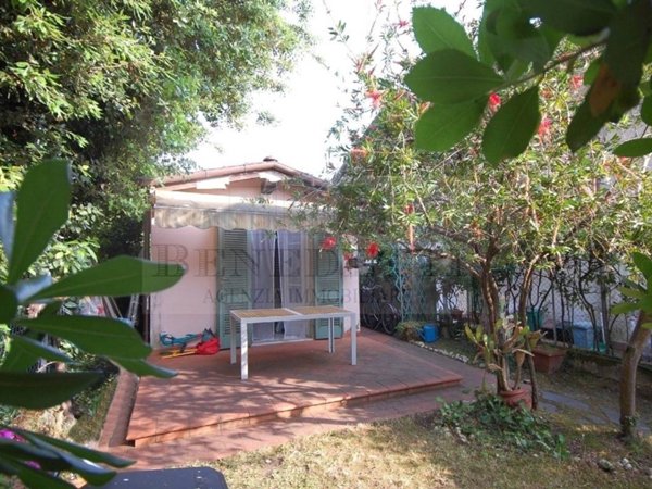 casa indipendente in vendita a Pietrasanta in zona Fiumetto
