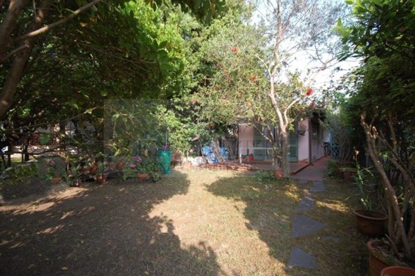 casa indipendente in vendita a Pietrasanta in zona Fiumetto