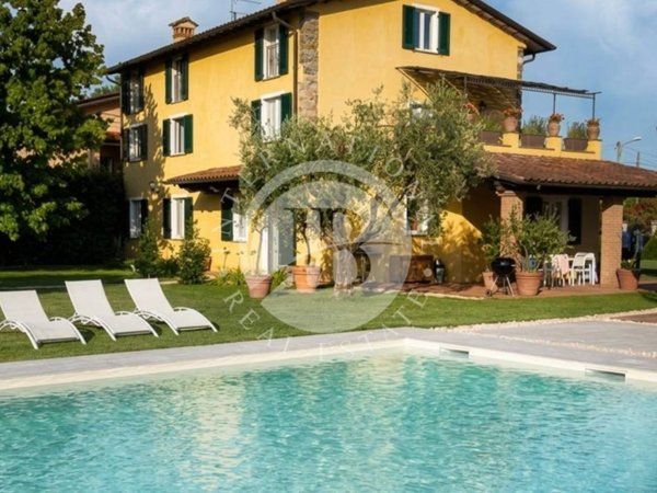 casa indipendente in vendita a Pietrasanta