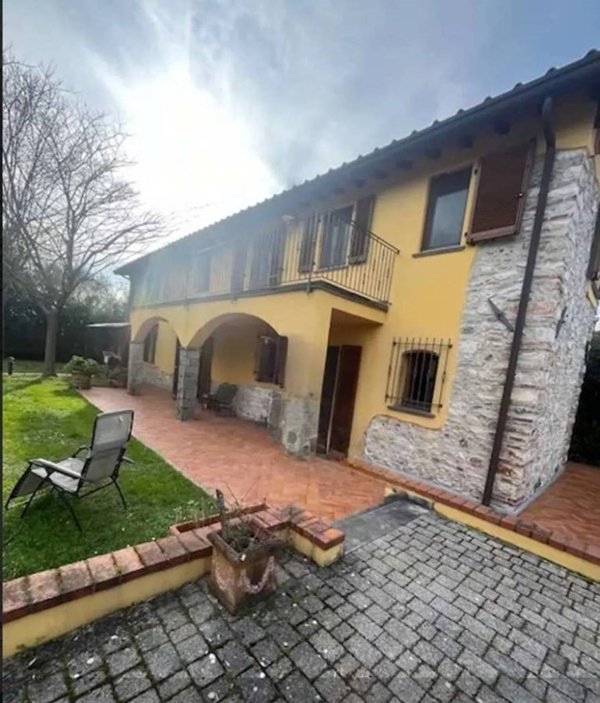 casa indipendente in vendita a Pietrasanta