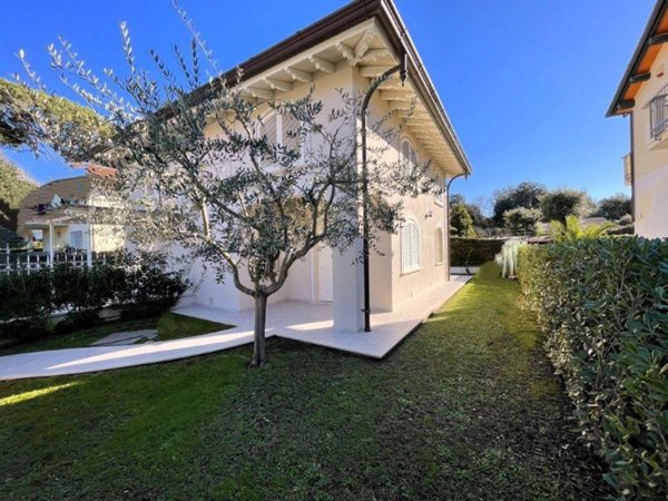 casa indipendente in vendita a Pietrasanta in zona Marina di Pietrasanta