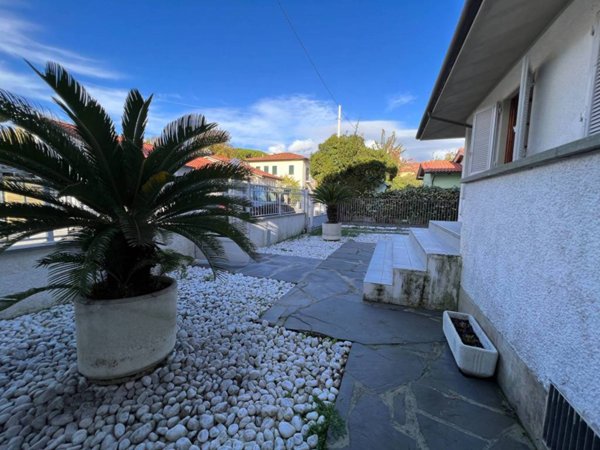 appartamento in vendita a Pietrasanta in zona Marina di Pietrasanta