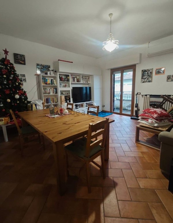 casa indipendente in vendita a Pietrasanta in zona Strettoia