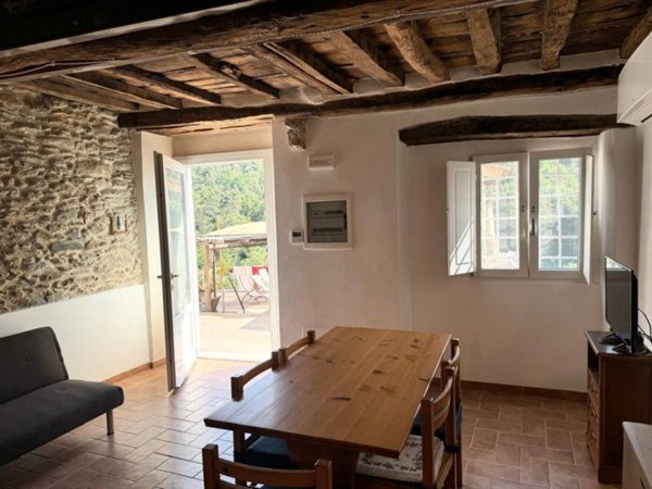 casa indipendente in vendita a Pietrasanta in zona Solaio