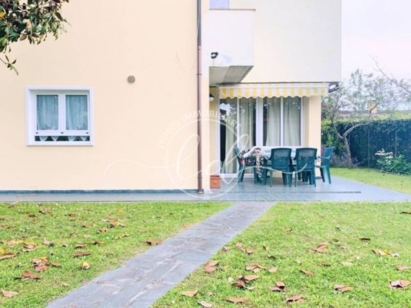 casa indipendente in vendita a Pietrasanta