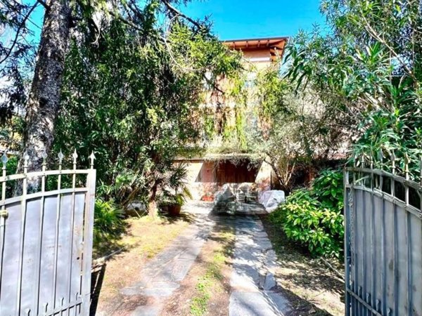 casa indipendente in vendita a Pietrasanta