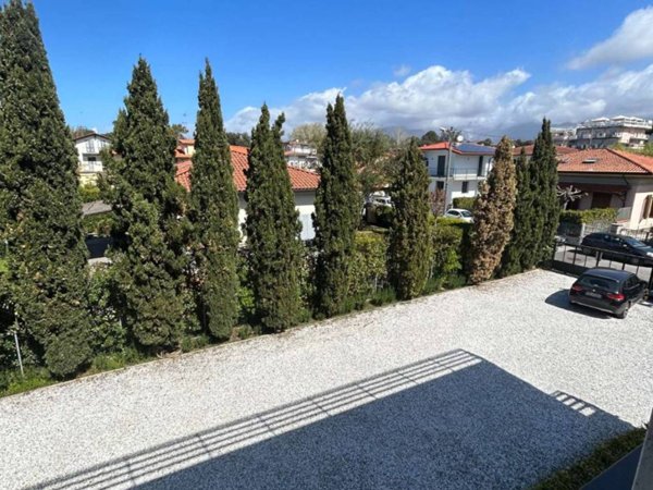 intera palazzina in vendita a Pietrasanta