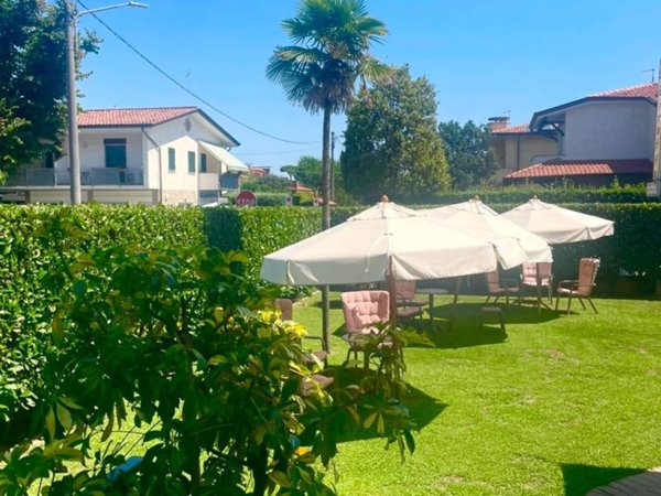 intera palazzina in vendita a Pietrasanta