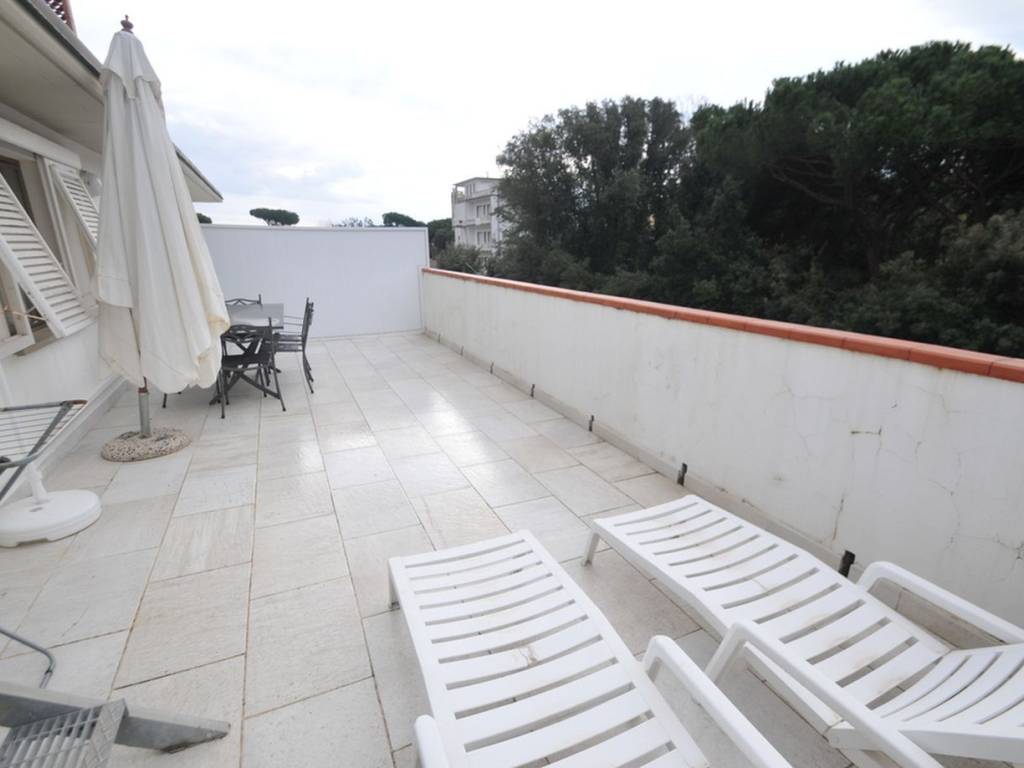 casa indipendente in vendita a Pietrasanta in zona Tonfano