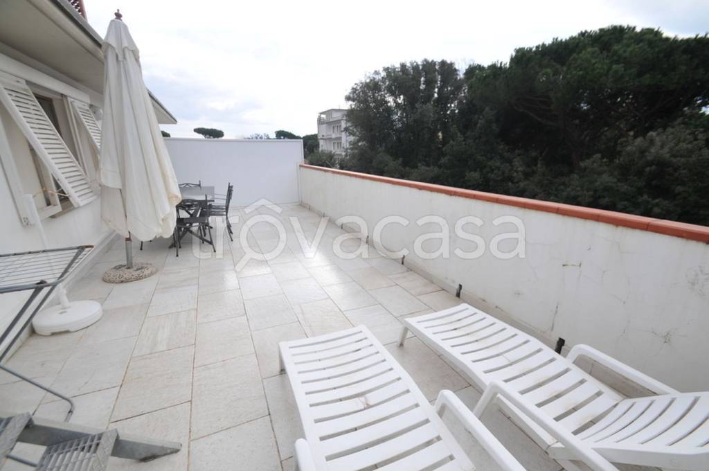 casa indipendente in vendita a Pietrasanta in zona Tonfano