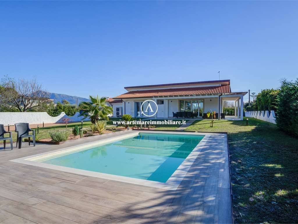 casa indipendente in vendita a Pietrasanta