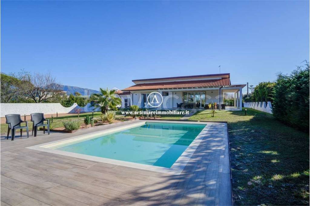 casa indipendente in vendita a Pietrasanta
