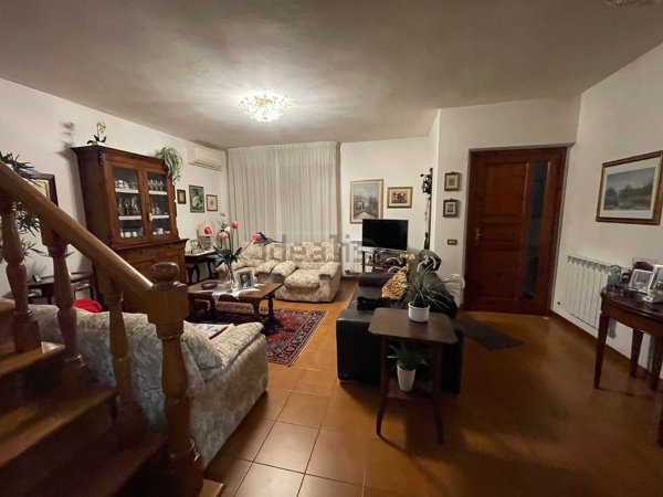 casa indipendente in vendita a Pietrasanta in zona Tonfano