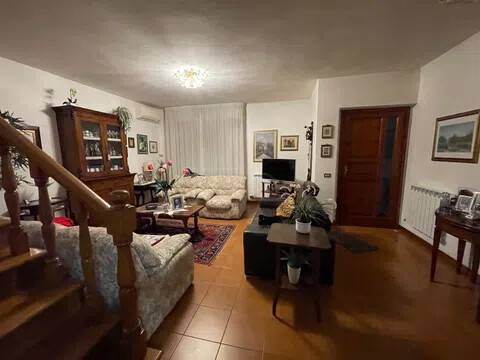 casa indipendente in vendita a Pietrasanta in zona Tonfano