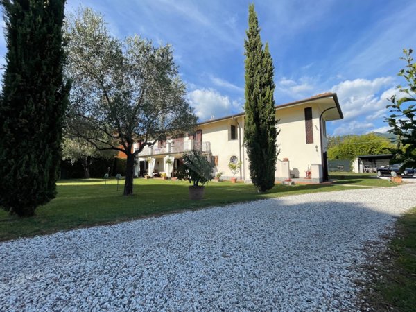 casa indipendente in vendita a Pietrasanta in zona Marina di Pietrasanta