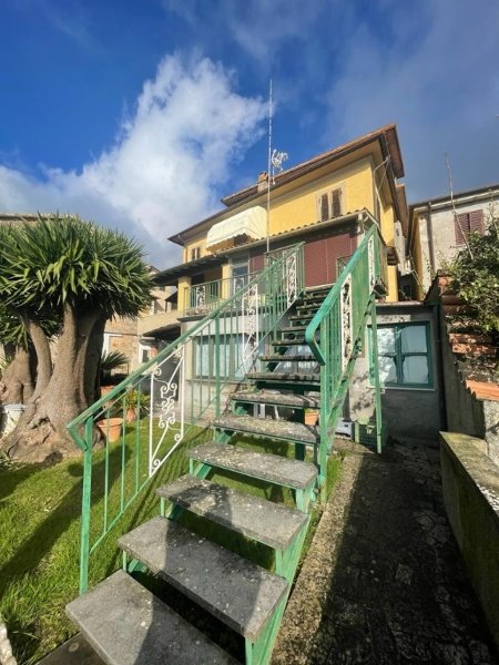 casa indipendente in vendita a Pietrasanta