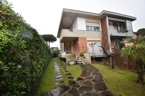 casa indipendente in vendita a Pietrasanta in zona Motrone