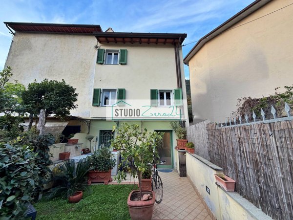 casa indipendente in vendita a Pietrasanta in zona Valdicastello