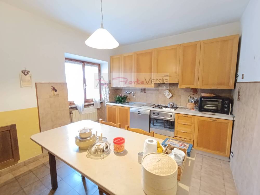 casa indipendente in vendita a Pietrasanta in zona Crociale